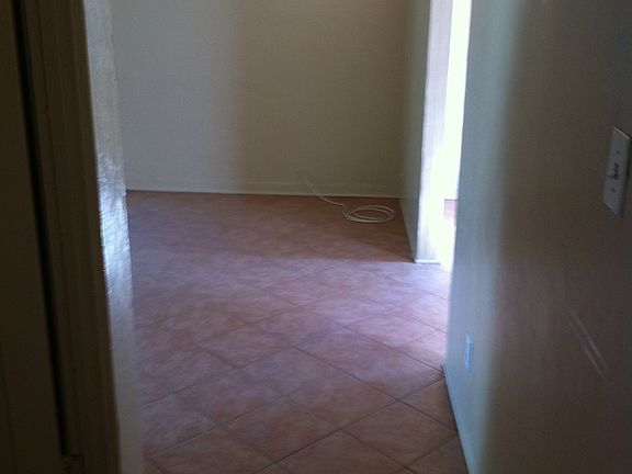 3rd image of 1045 E 9th St