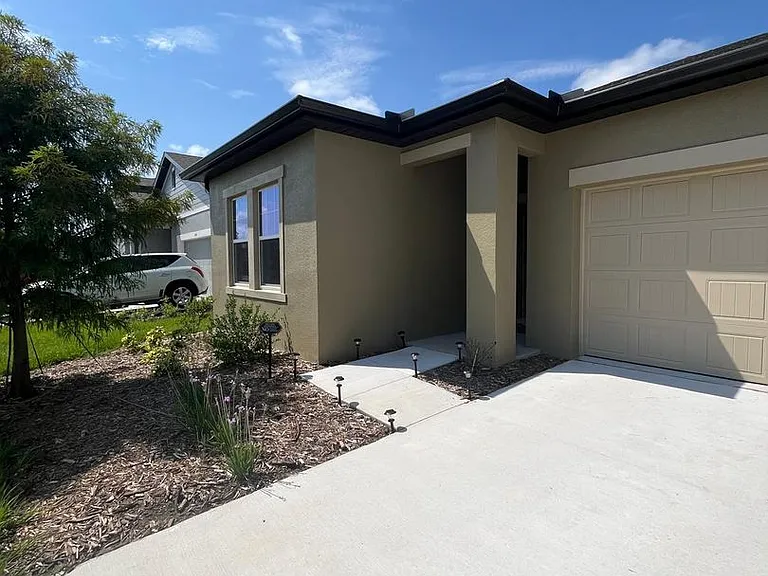 1332 Dalkeith Cv — Photo 3