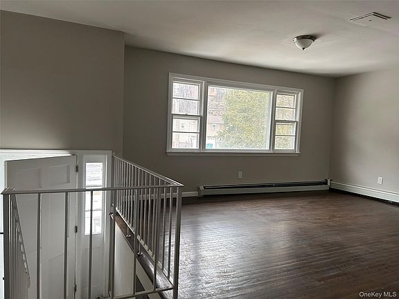 3rd image of 104 SUTTON PARK Road