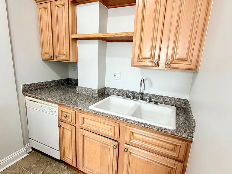 676 Shatto Place — Photo 6