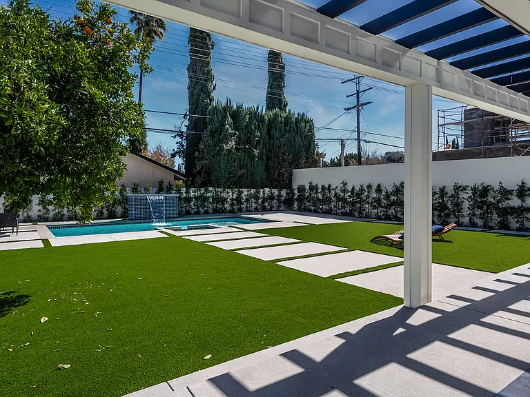 5012 Enfield Ave — Photo 26