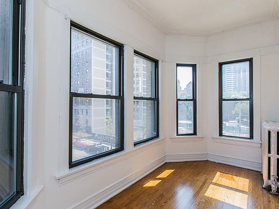 4th image of 524 W Diversey Pkwy #3S