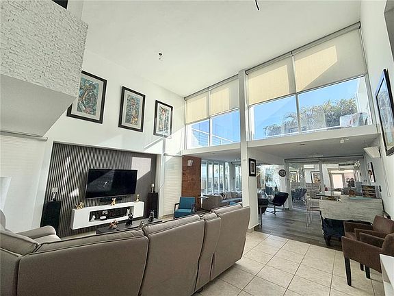 5th image of 410 Lerida Mansiones De Ciudad Gdn