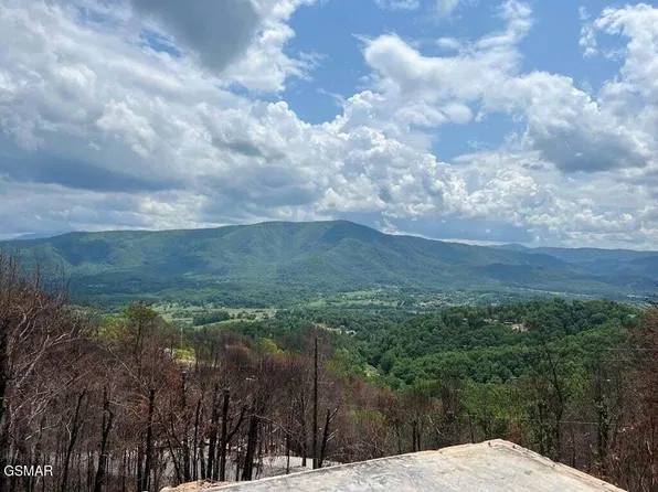 2518 Hatcher Mountain Rd, Sevierville, TN 37862