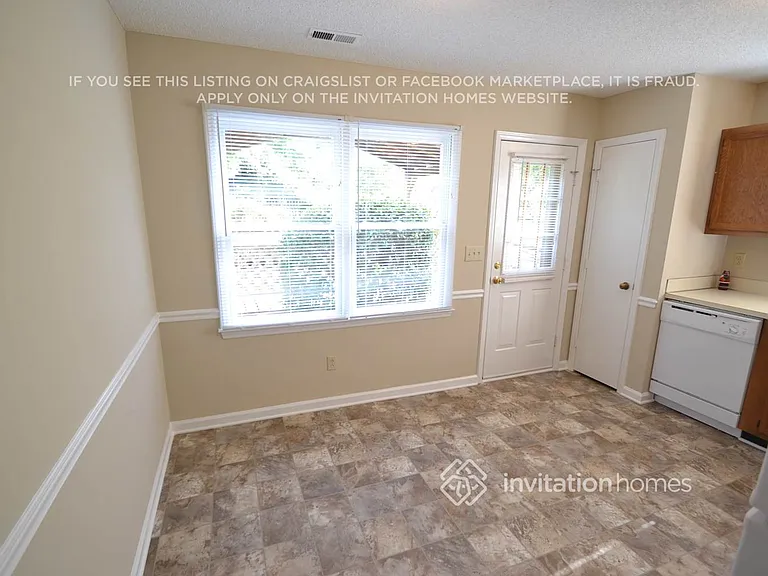 3518 Oxford Hill Ct — Photo 4