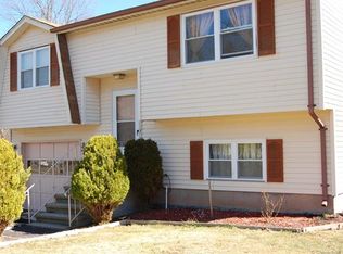 240 Cartpath Dr, Meriden, CT 06450
