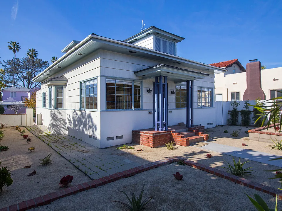 1344 Torrey Pines Rd