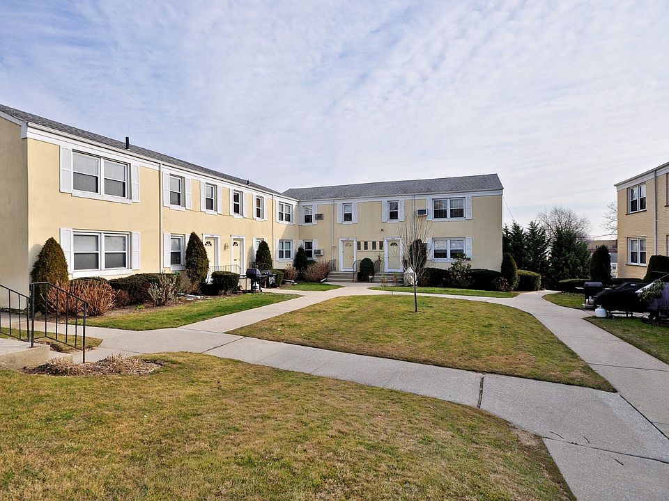 1st image of 7109 252nd St