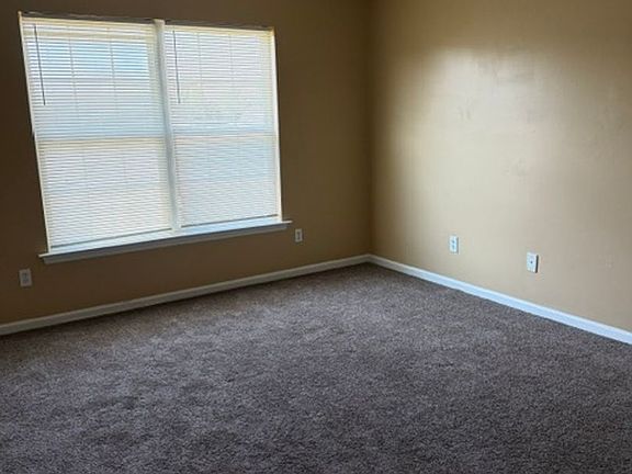 2nd image of 1832 Heathers Way