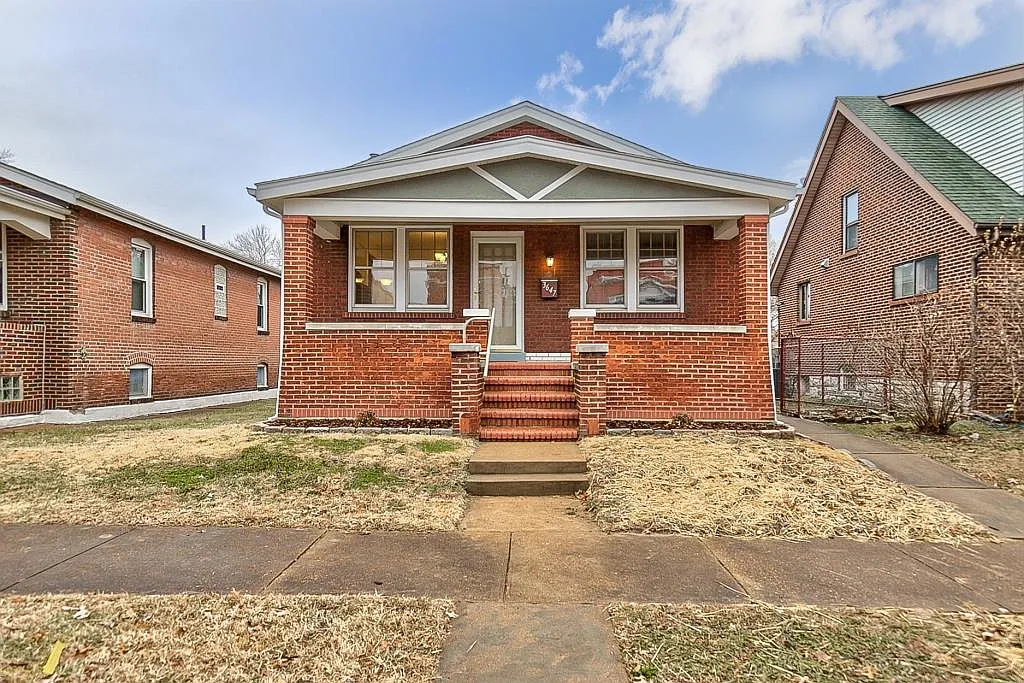 3647 Blow St photo 1