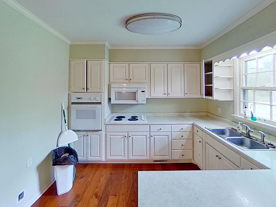 1st image of 102 Westwood Dr
