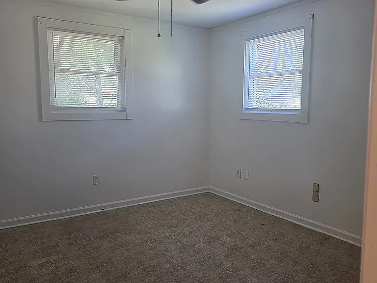 15 Burbank Blvd — Photo 6
