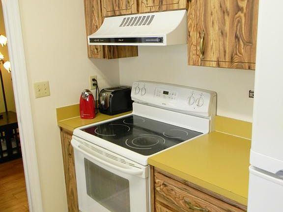 5th image of 895 Cynthia Dr