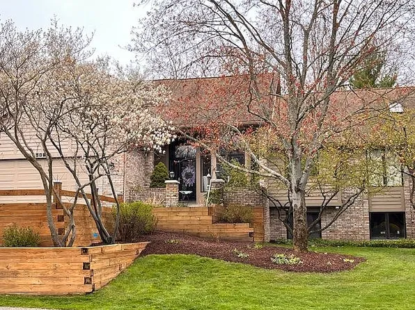 5084 N Quail Crest Dr SE, Grand Rapids, MI 49546