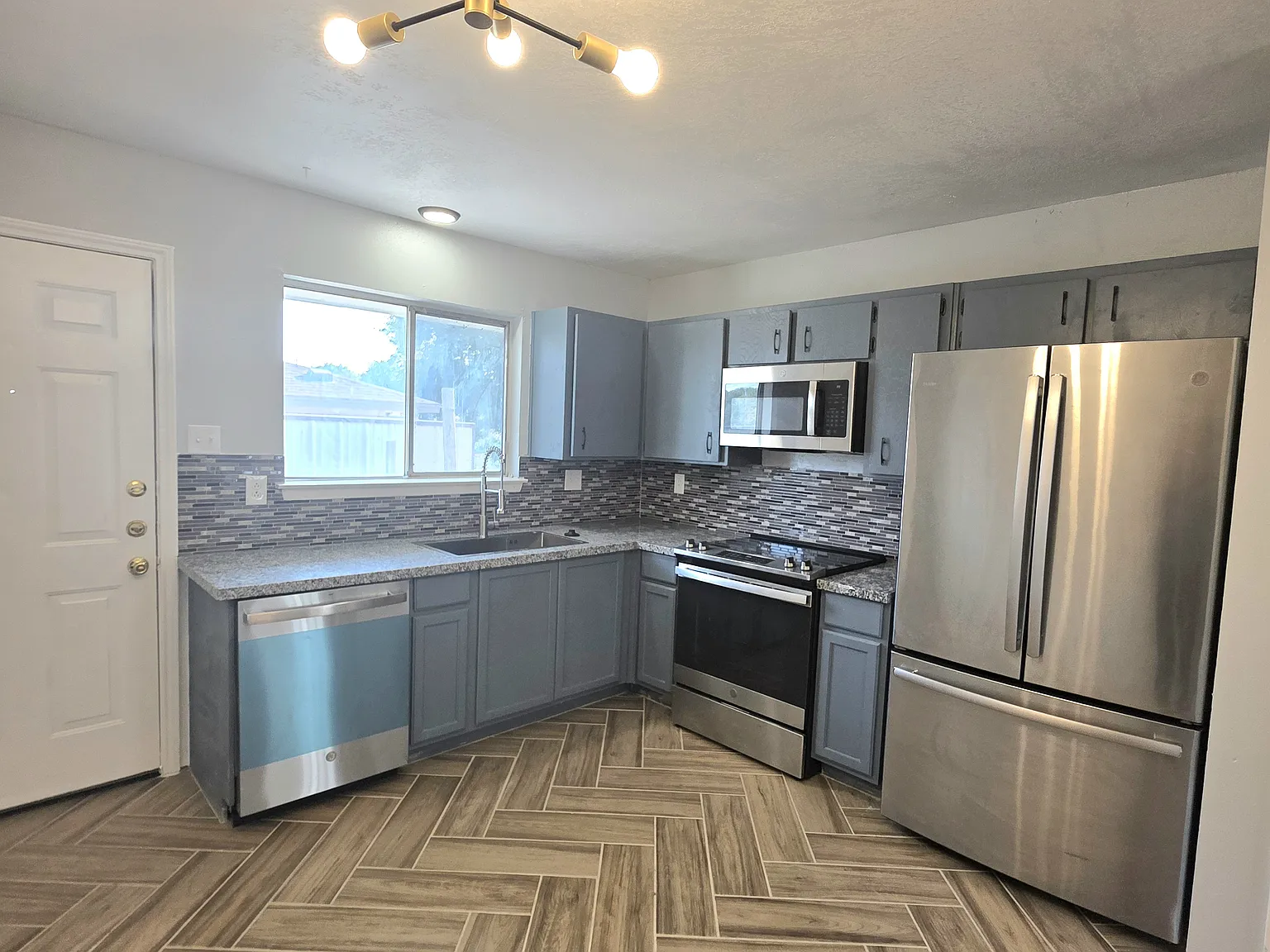 2 bed, 848 sqft, $875 — Photo 4