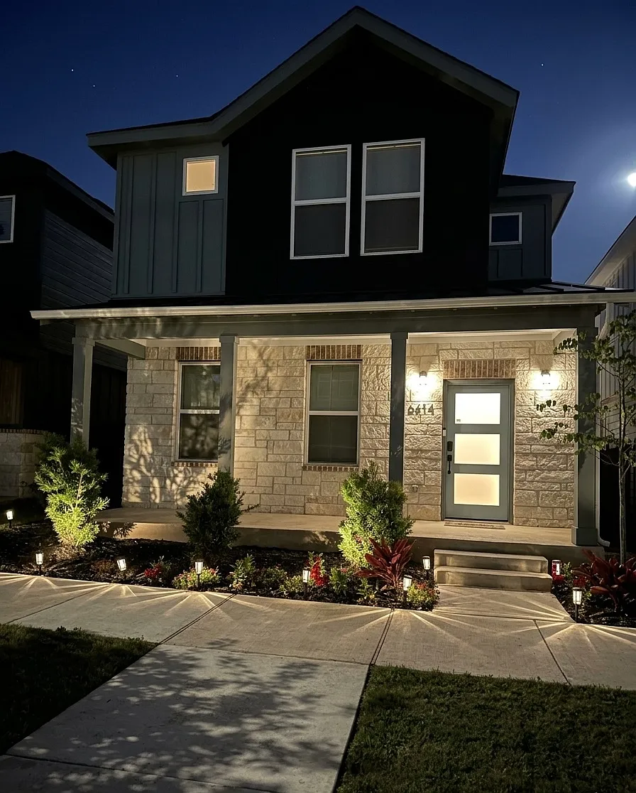 3 bed, 2.5 bath, 2058 sqft, $2,000 — Photo 1