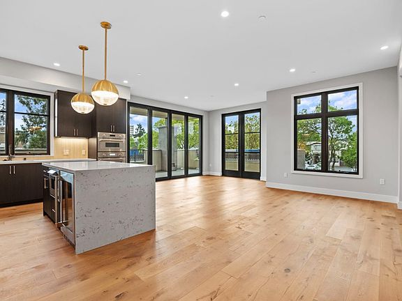 3rd image of 227 Hope St
