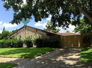 943 Festival Dr, Houston, TX 77062