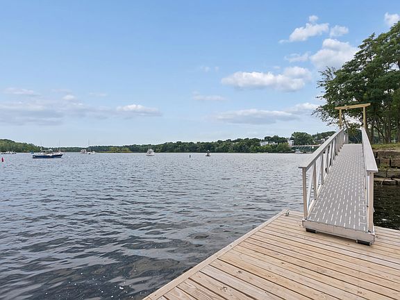 3rd image of 7 Isle Ave Avenue #102