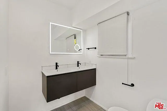 1034 Bay St — Photo 7