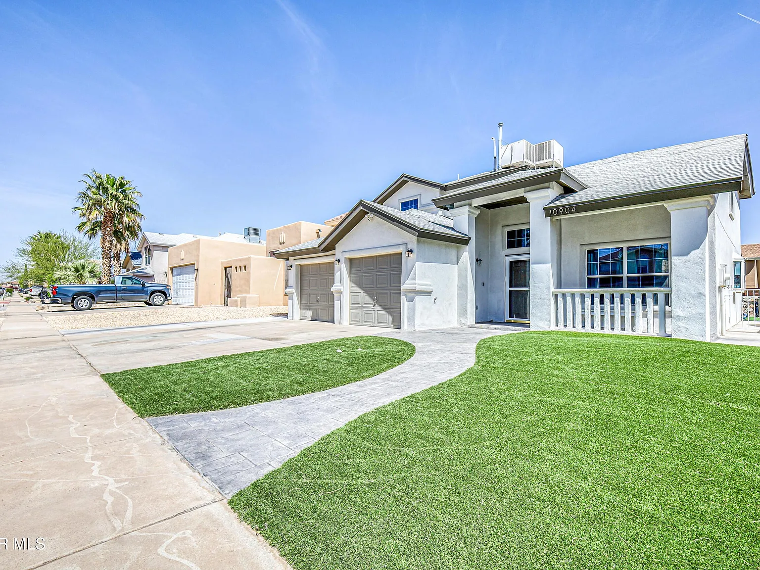 5 bed, 2.5 bath, 2285 sqft, $2,400 — Photo 3