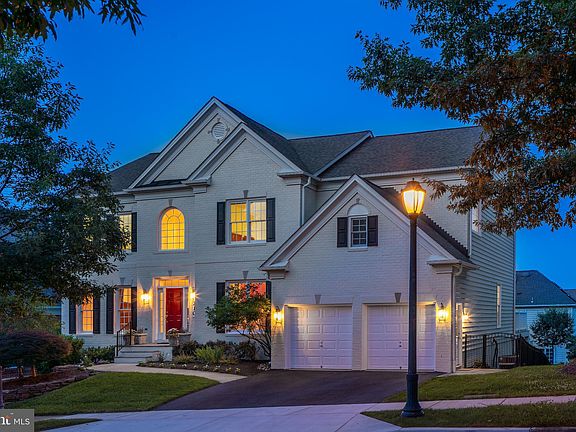2nd image of 210 Long Trail Ln