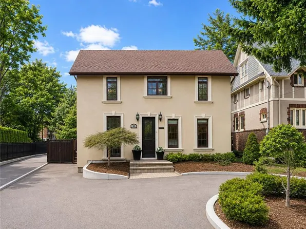 36 Mississauga Rd N, Mississauga, ON L5H 2H6
