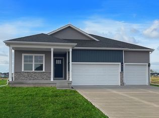 902 2nd St NE, Altoona, IA 50009