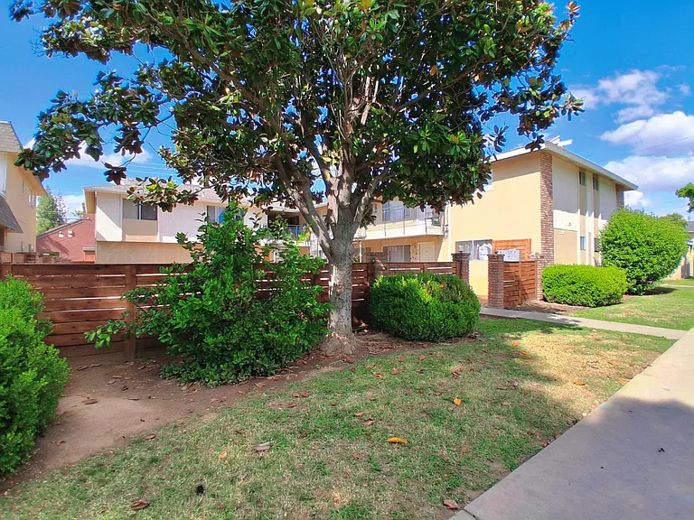 3331 E Sierra Madre Ave — Photo 2