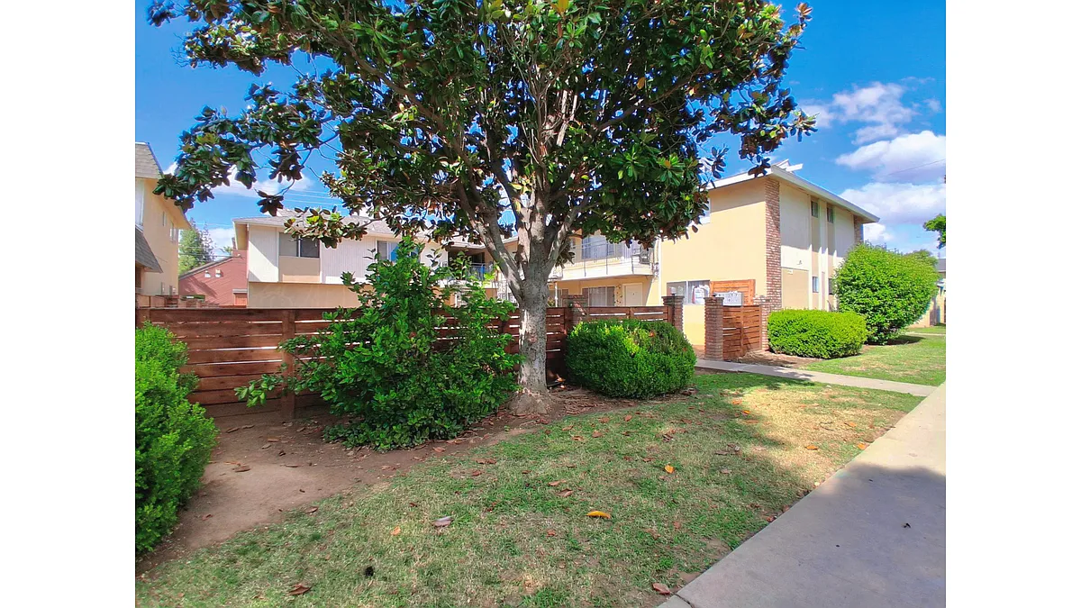 Building Photo - 3331 E Sierra Madre Ave
