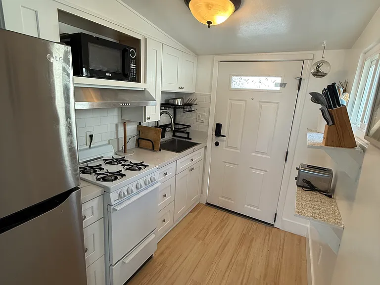 2247 Brant St #4 — Photo 9