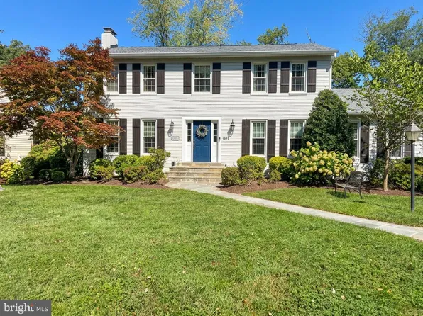 1923 Shiver Dr, Alexandria, VA 22307