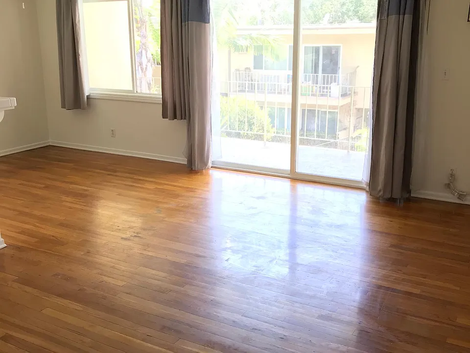 1280 S Barrington Ave #21
