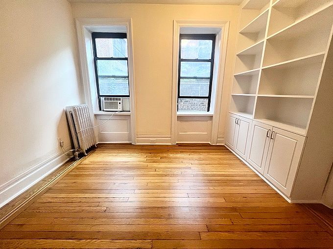 1st image of 119 Washington Pl APT 2