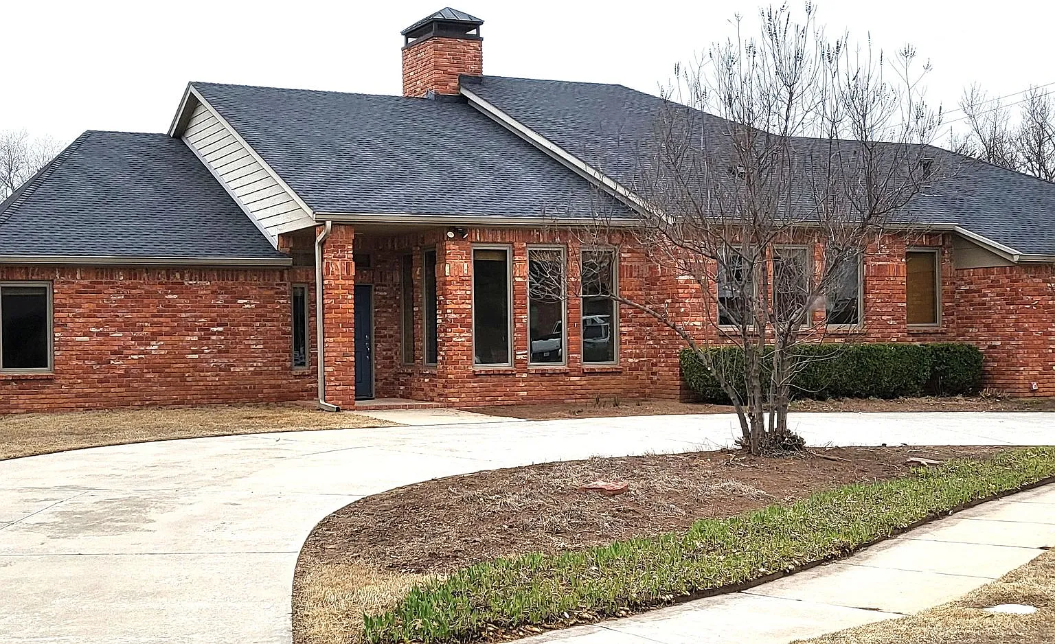 (4) Bed/(3) Bath Custom Home in SW Norman! — Photo 2