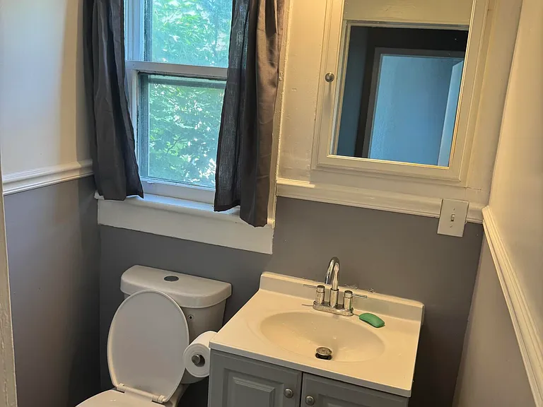 219 N Bromley Ave — Photo 31