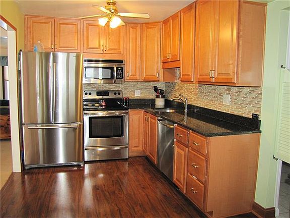 3rd image of 70 Robinhood Dr