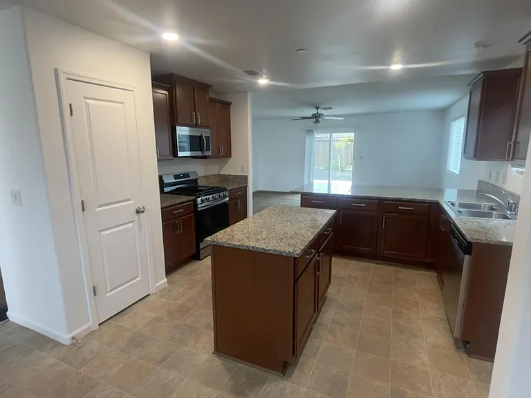 2224 Eldridge Ave — Photo 3