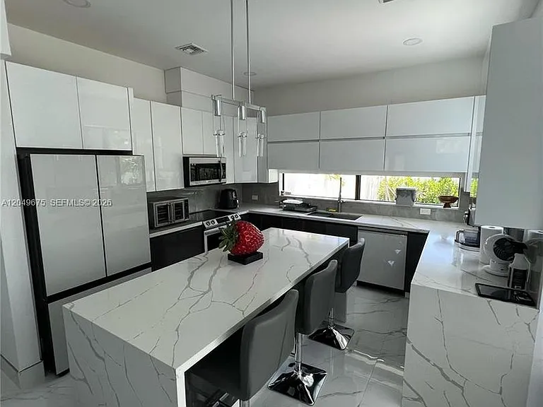 2342 McKinley St #Townhouse 3 — Photo 1