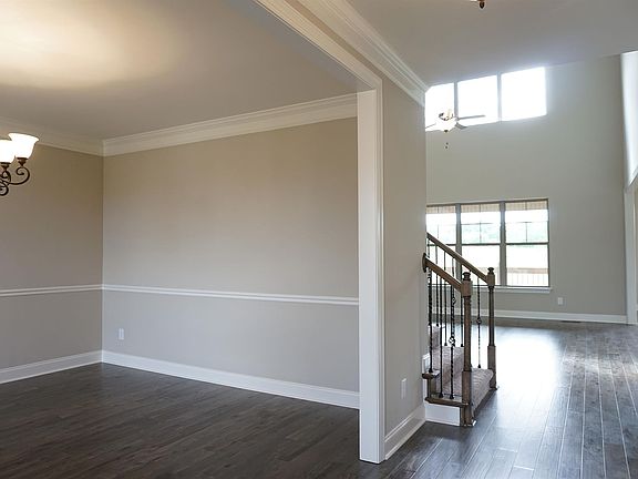 4th image of 1308 Barnsdale Pl Lot 29