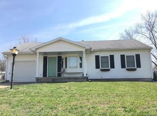 7717 Meadowlark Dr, Godfrey, IL 62035