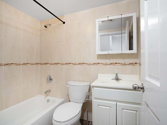 5th image of 94A Greenwich St #3R