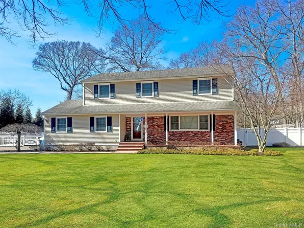 14 Hillside Avenue, Saint James, NY 11780