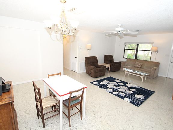 5th image of 4390 Lakeglen Dr