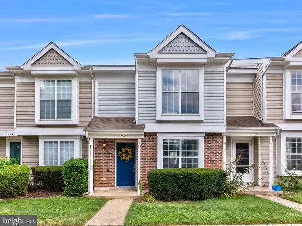 294 Sedgemoor Sq, Sterling, VA 20164