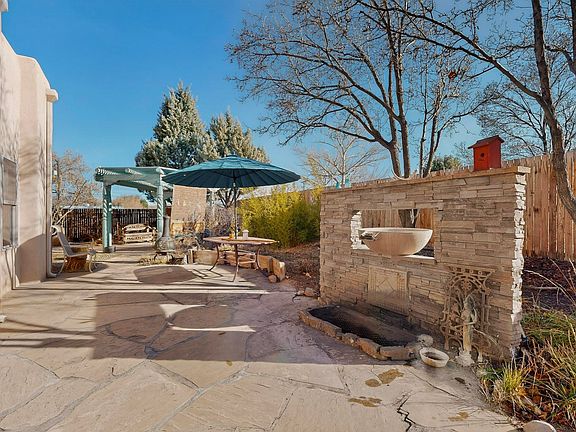 3rd image of 2812 Candelaria Rd NW