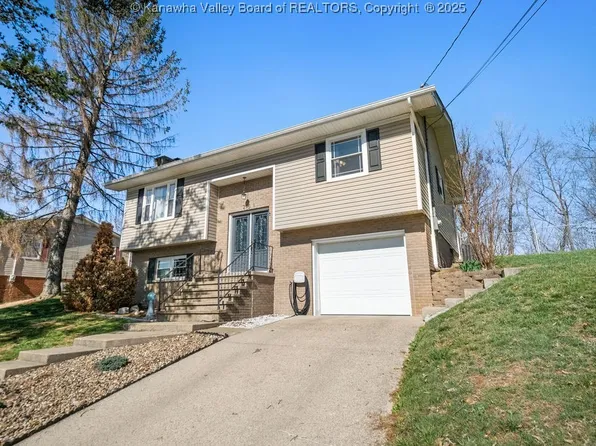 251 Evergreen Cir, Poca, WV 25159