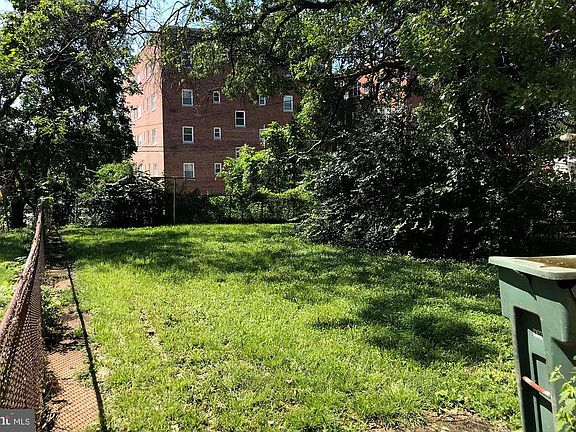 Parking potential in rear, behind back fence