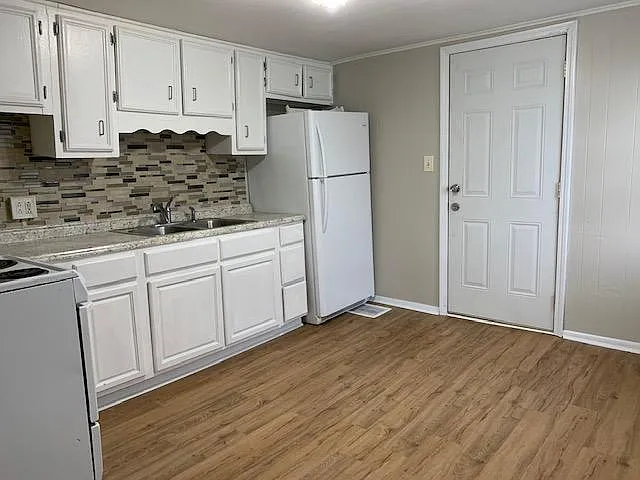 Eat-in Kitchen