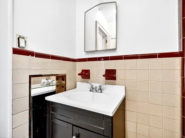 6015 Independence Avenue image 48 of 85